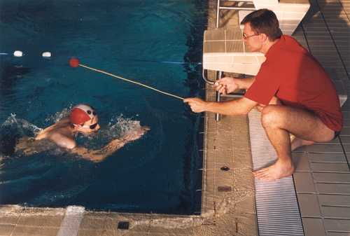 Foto - Franz Engleder beim Abklopfen